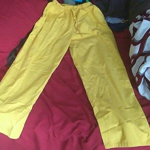 Yellow scrub pants great condition